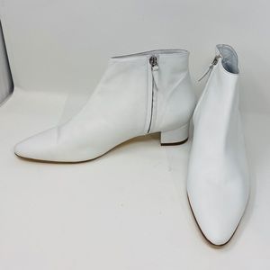 MANOLO BLAHNIK**White Crik Booties US 11 $925